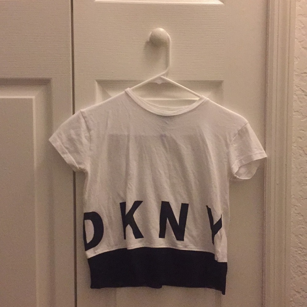 DKNY WHITE AND BLACK TEE